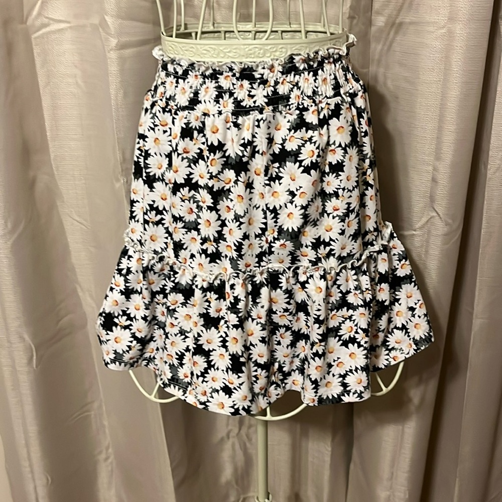 Mid length high wasted skirt